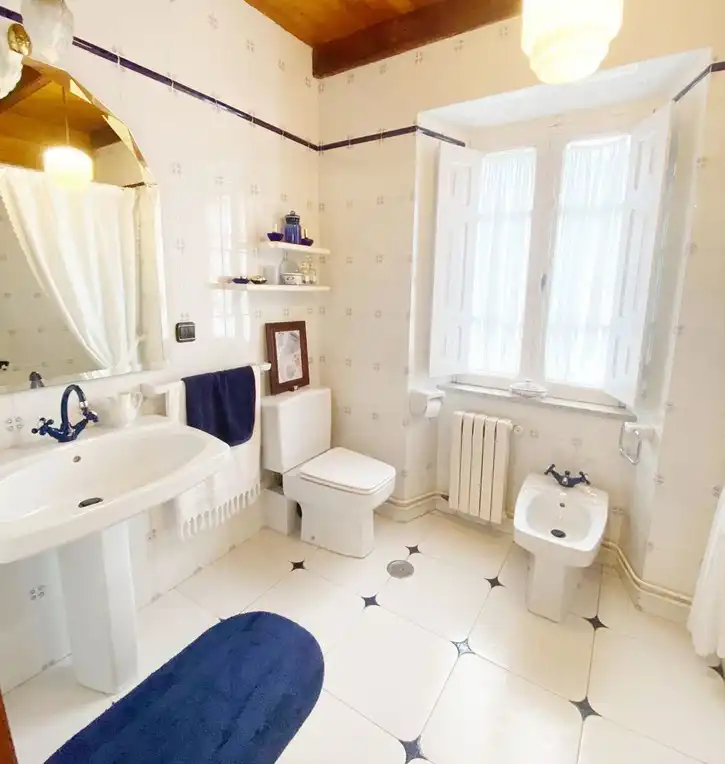 Baño de Casa o chalet en venta en A Pontenova   con Calefacción, Jardín privado y Parquet