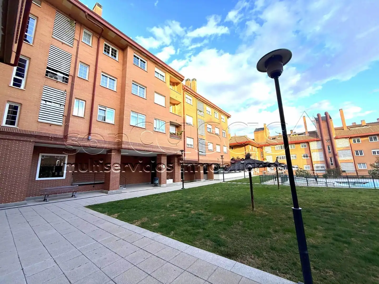 Vista exterior de Àtic en venda en Madrid amb Aire condicionat, Calefacció i Terrassa