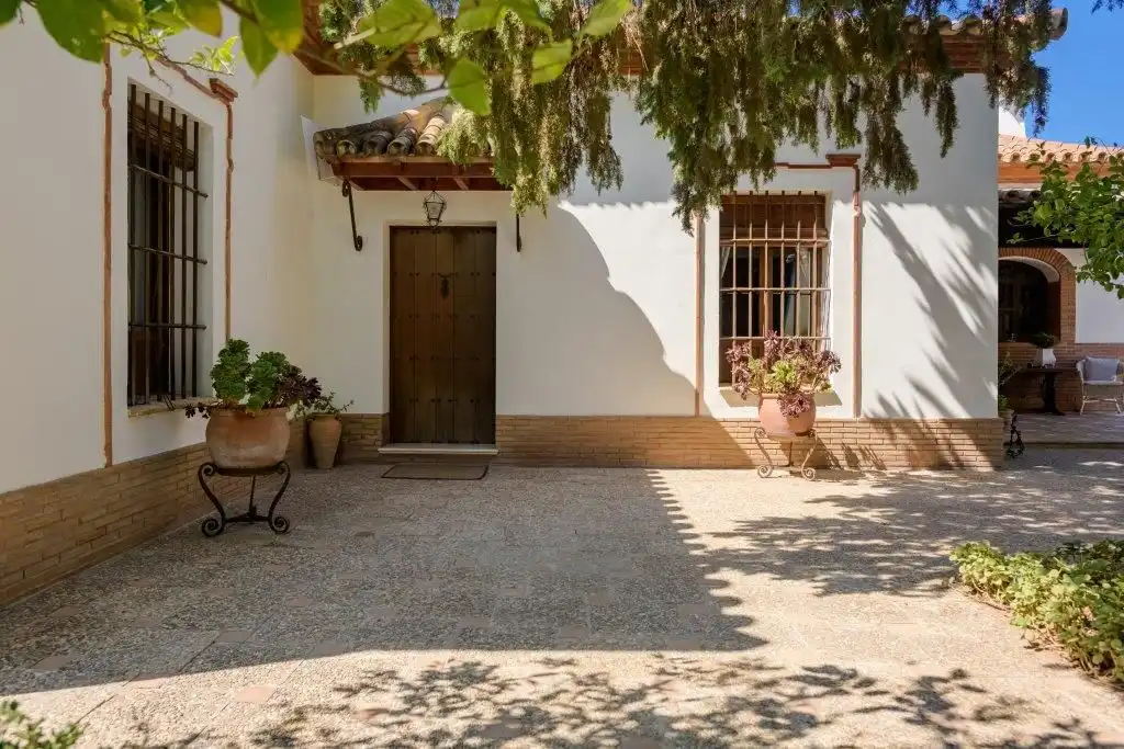 Exterior view of Houses for sale in Sevilla  with Air Conditioner, Private garden and Terrace