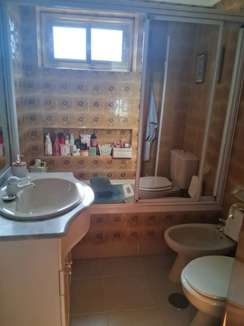 Badezimmer von Wohnung zum Verkauf in Madrid mit Heizung, Parkett und Ofen