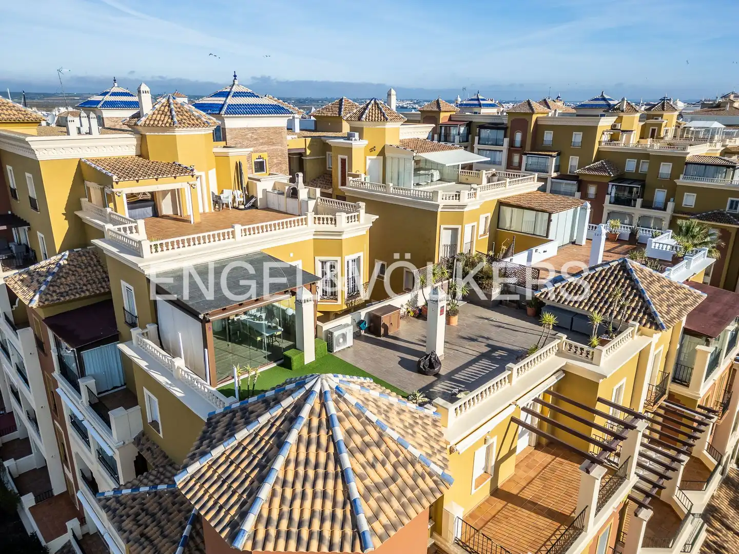 Vista exterior de Ático en venta en Ayamonte con Aire acondicionado, Calefacción y Jardín privado