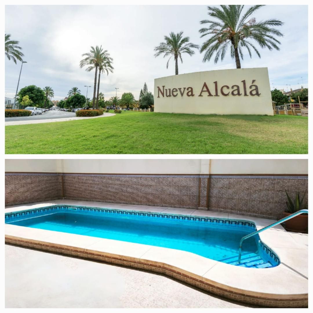 Swimming pool of Single-family semi-detached for sale in Alcalá de Guadaira  with Terrace and Swimming Pool
