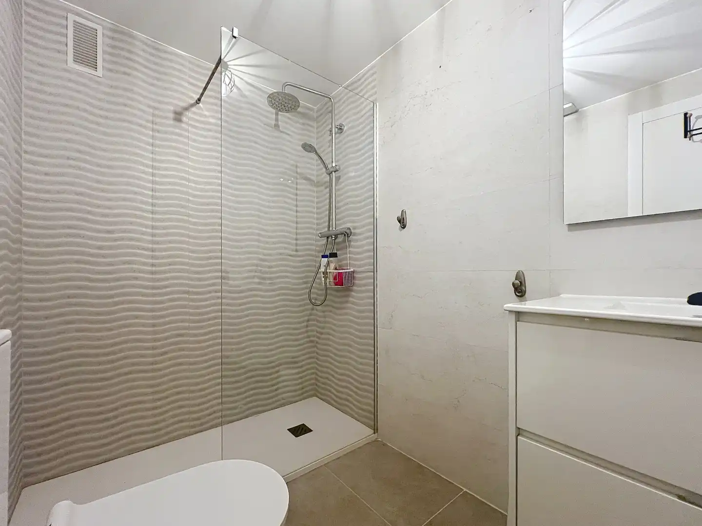 Bathroom of Attic for sale in Casares  with Air Conditioner, Terrace and Furnished