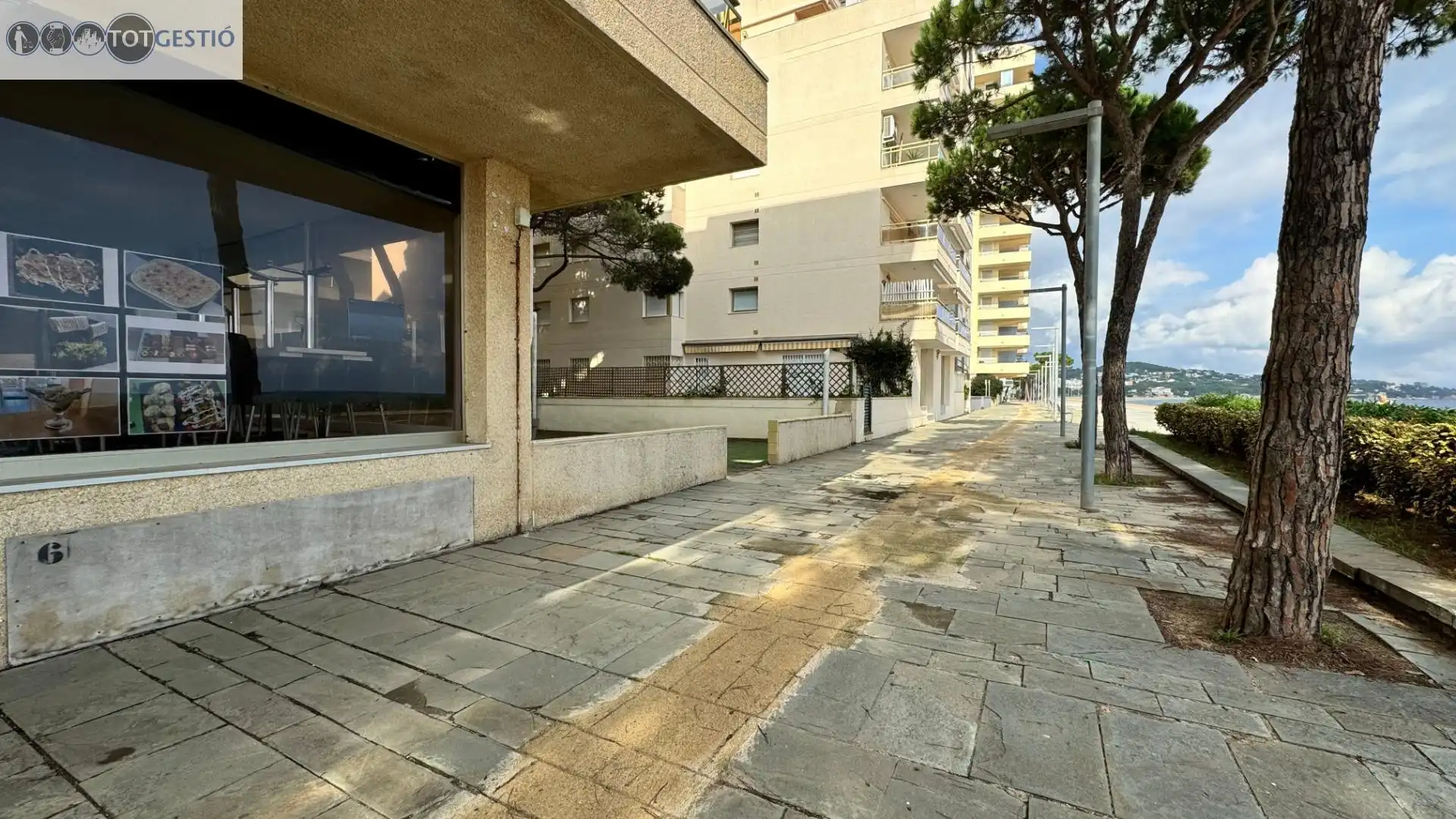 Local comercial en venta en Passeig Passeig MARITIM, imagen 2