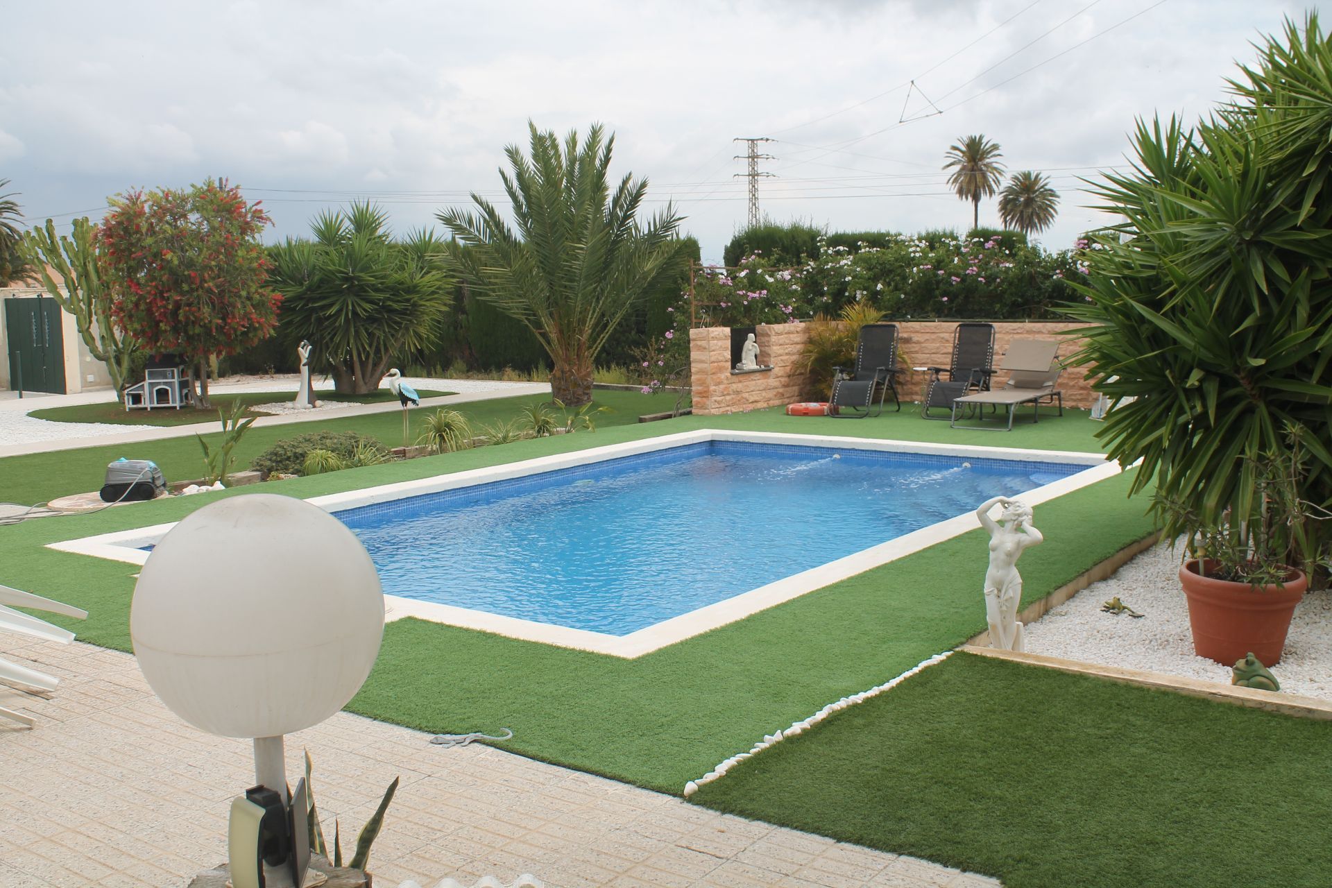 Swimming pool of House or chalet for sale in Elche / Elx  with Air Conditioner and Storage room