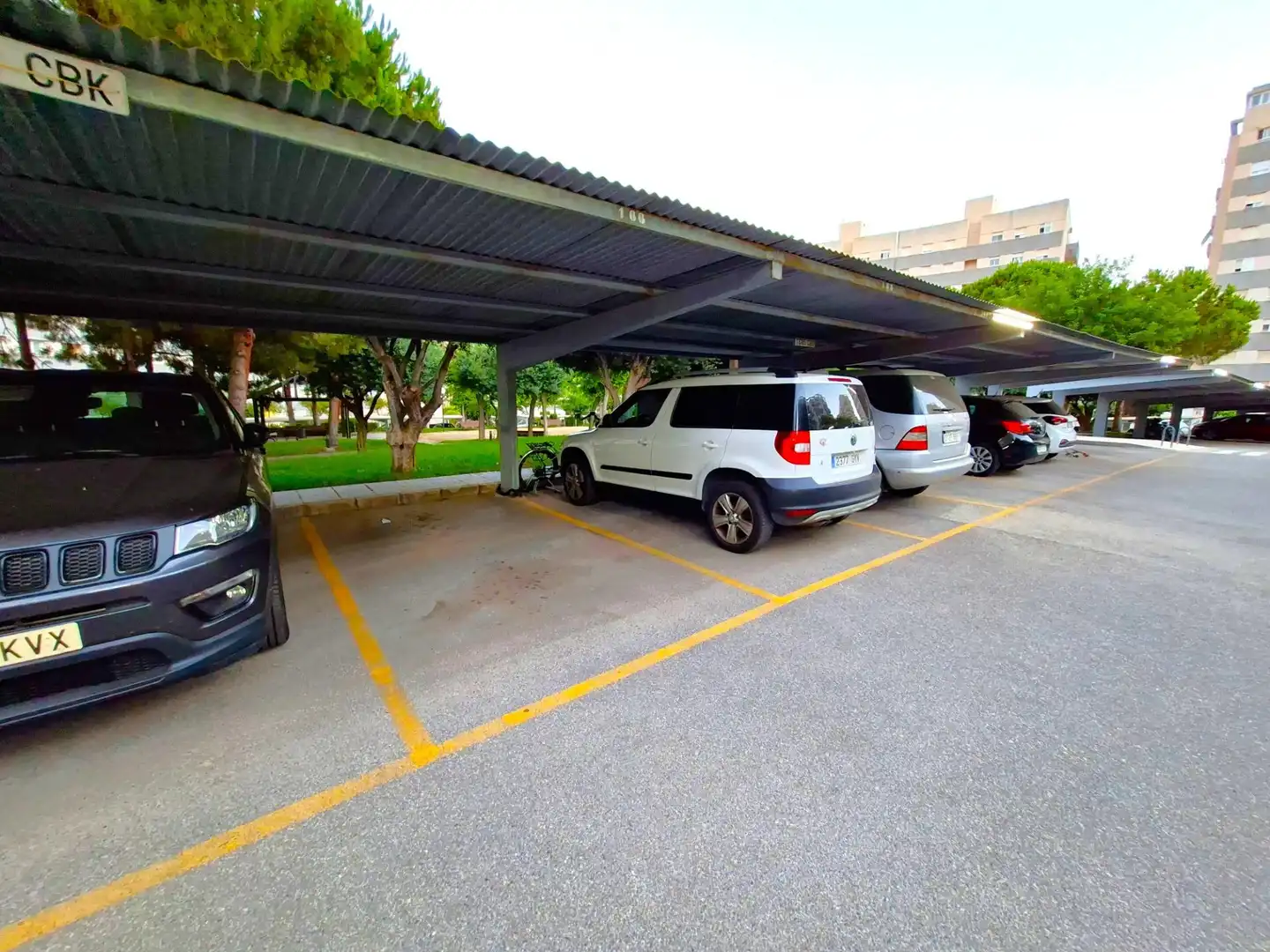 Parkplatz von Wohnungen zur Miete in El Campello mit Klimaanlage, Heizung und Möbliert