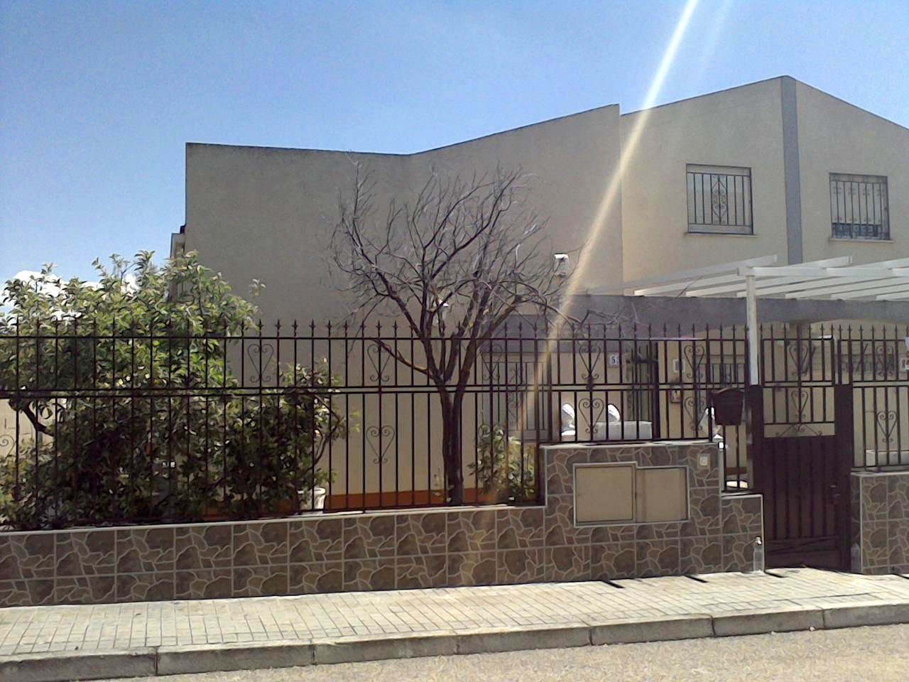 Vista exterior de Casa o xalet en venda en Fuentidueña de Tajo amb Aire condicionat, Jardí privat i Terrassa
