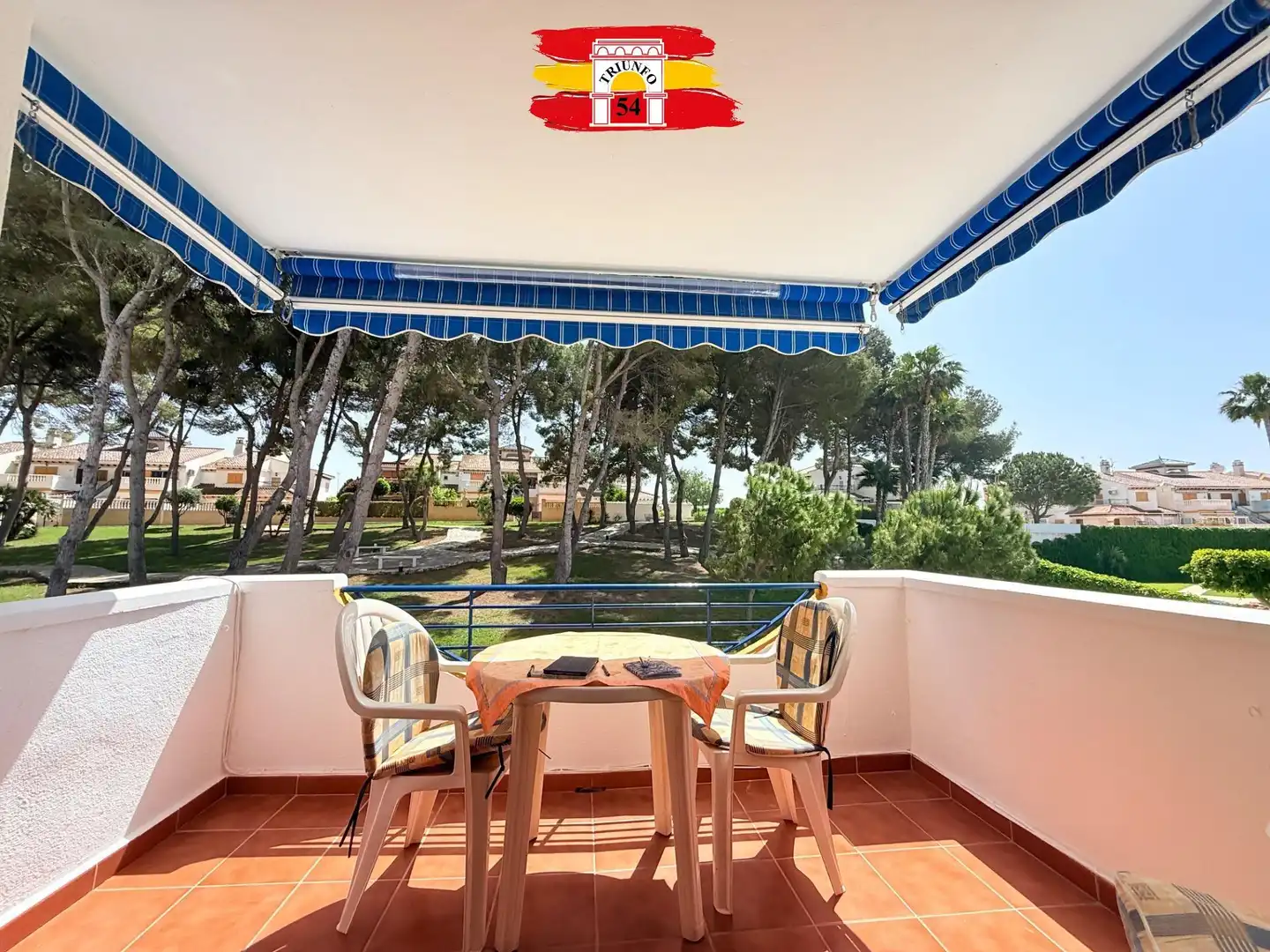 Terraza de Piso en venta en Pilar de la Horadada con Jardín privado, Trastero y Amueblado