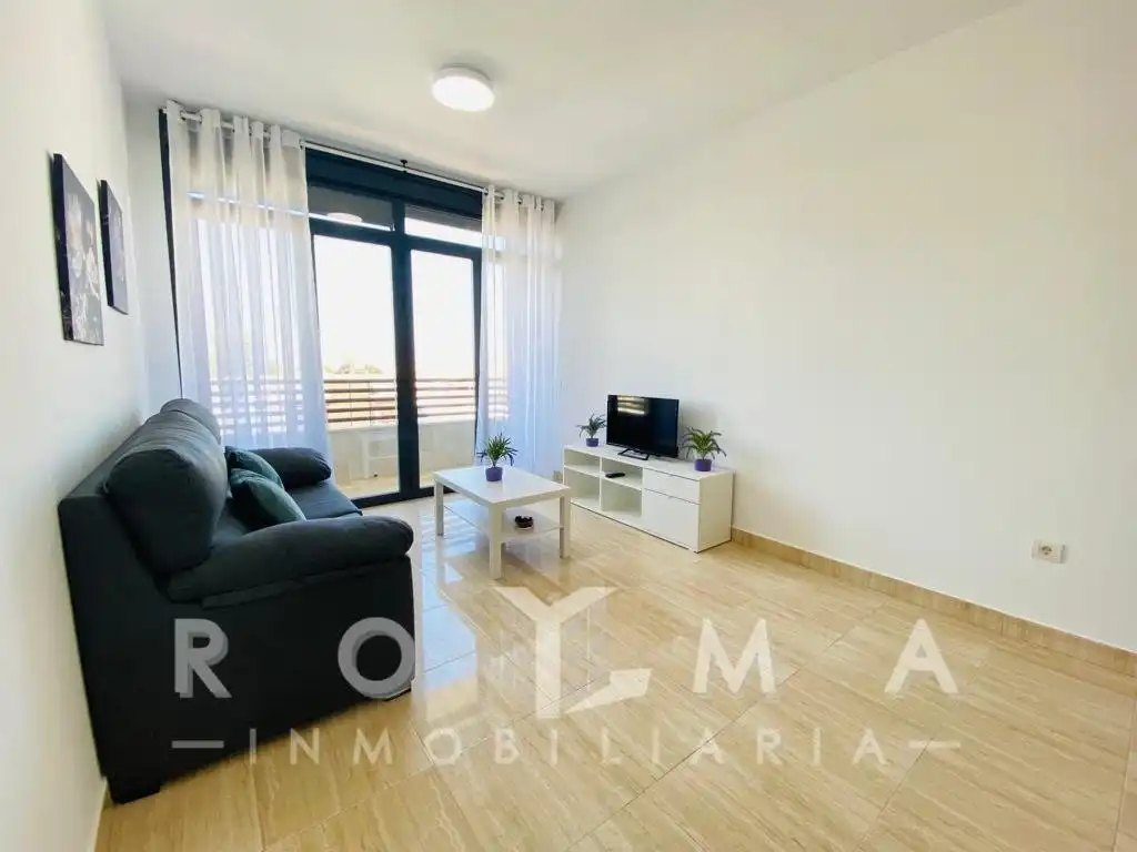 Wohnzimmer von Wohnung zur Miete in Dos Hermanas mit Klimaanlage, Abstellraum und Balkon