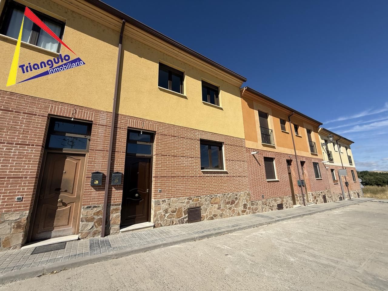 Vista exterior de Casa o xalet en venda en Segovia Capital amb Calefacció i Jardí privat