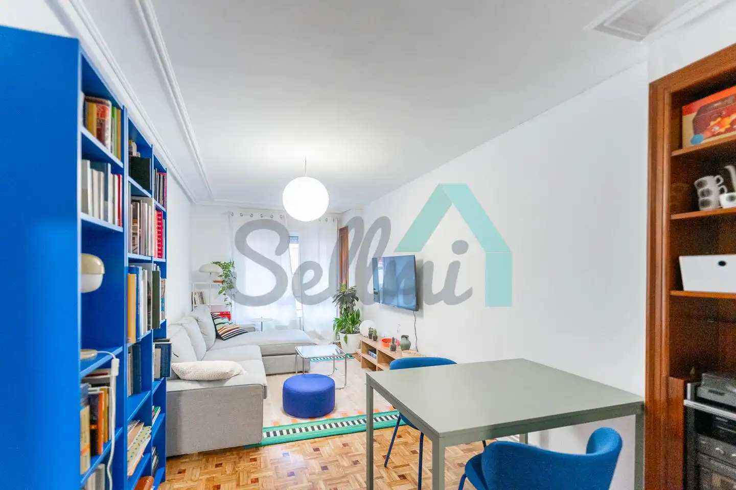 Sala d'estar de Pis de lloguer en Gijón  amb Calefacció, Parquet i Terrassa