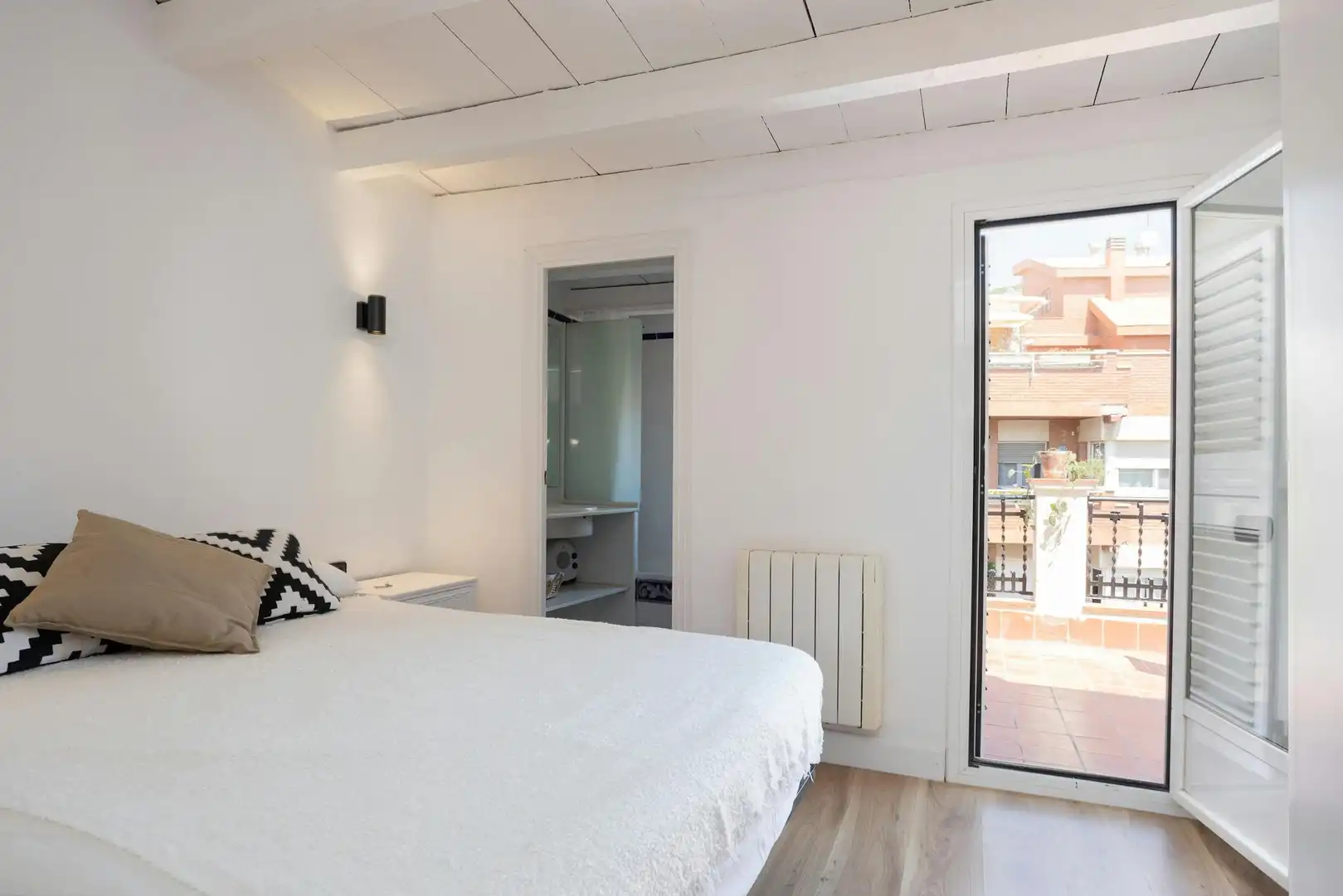 Bedroom of Flat for rent in Barcelona  with Air Conditioner, Heating and Private garden