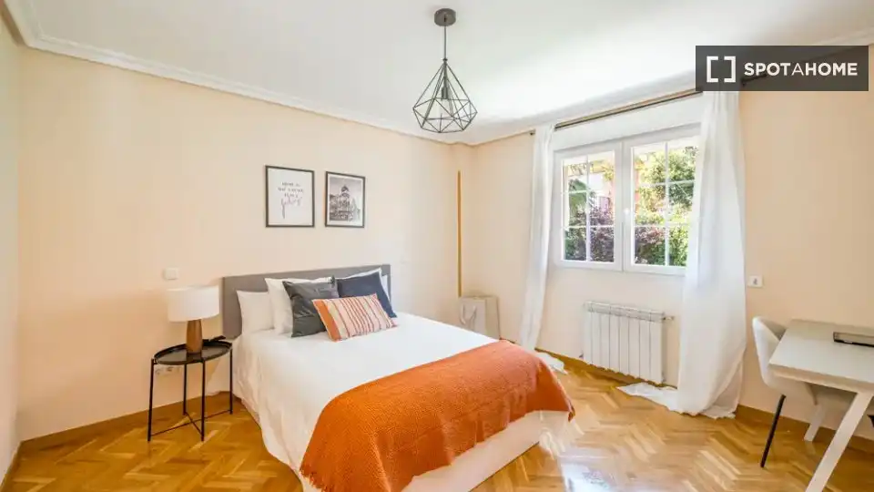 Bedroom of Flat for rent in Madrid  with Air Conditioner, Heating and Furnished