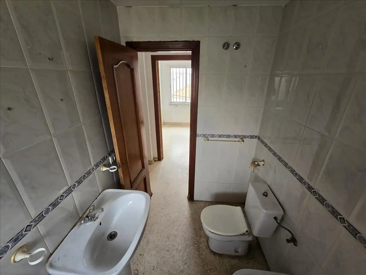Bathroom of Flat for sale in Córdoba  with Terrace and Swimming Pool