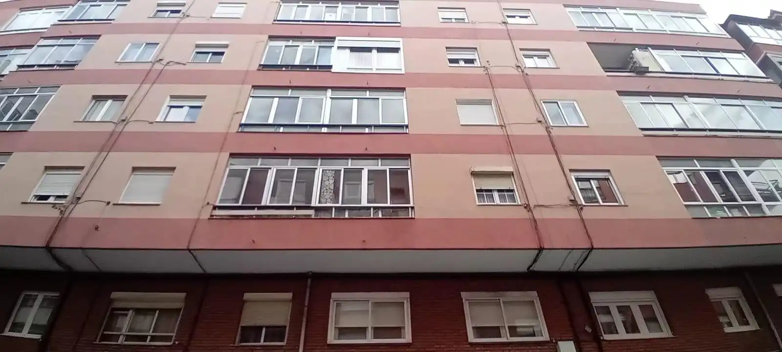 Vista exterior de Local en venta en León Capital 