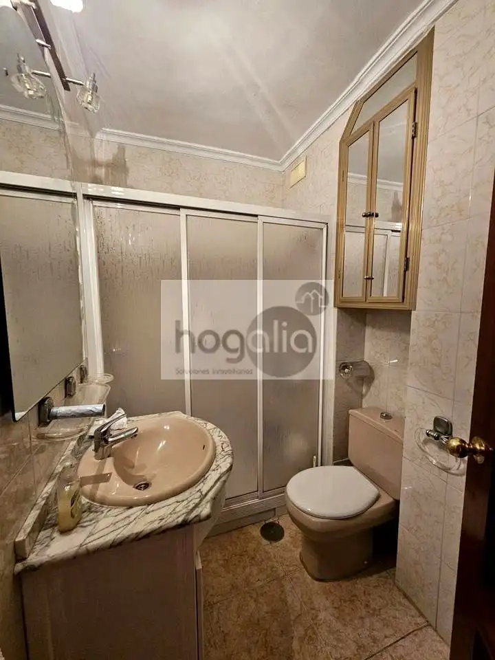 Baño de Piso de alquiler en Sevilla con Aire acondicionado y Amueblado