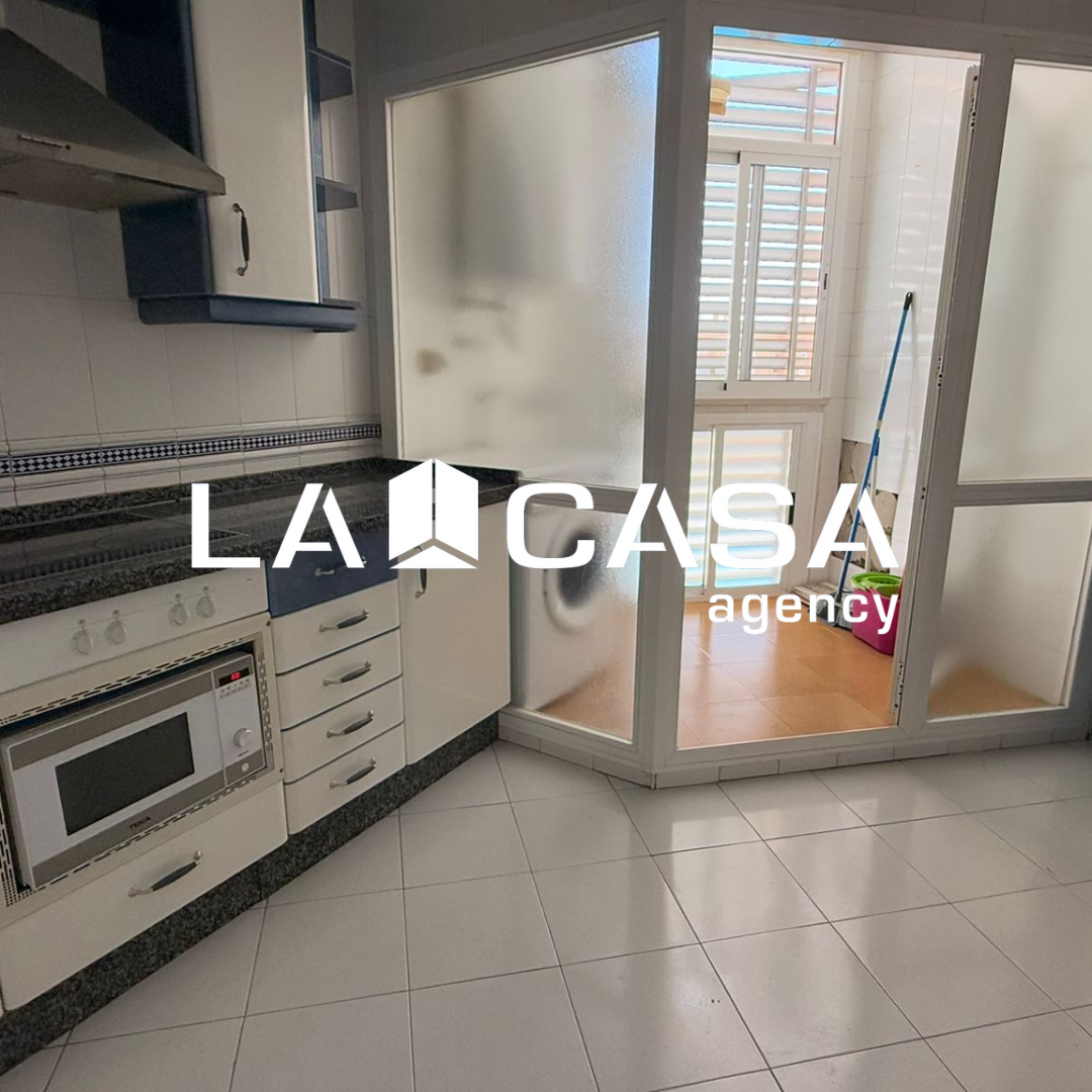 Kitchen of Flat for sale in  Sevilla Capital  with Terrace and Swimming Pool