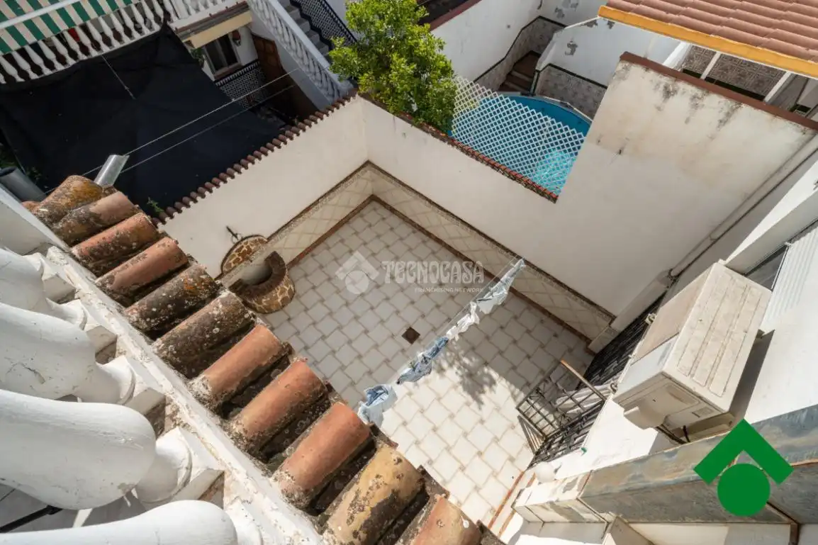 Vista exterior de Casa adosada en venda en Pinos Puente