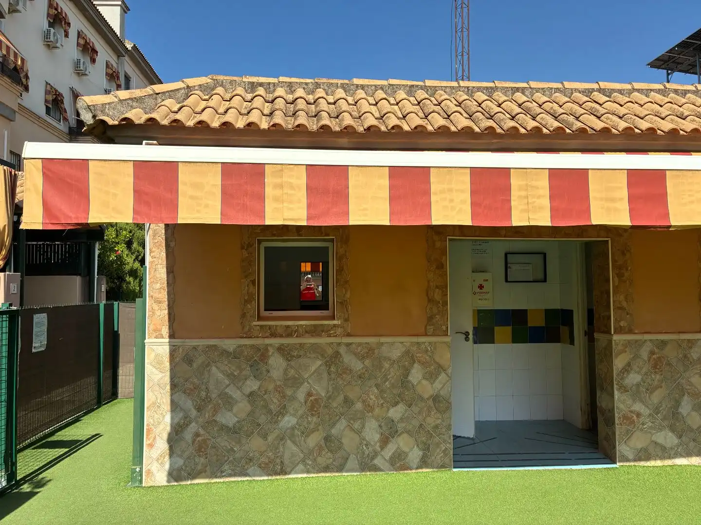 Maisonette zur Miete in Dos Hermanas mit Klimaanlage, Privatgarten und Abstellraum