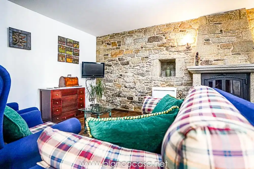 Sala de estar de Casa o chalet en venta en Vimianzo con Calefacción, Trastero y Amueblado