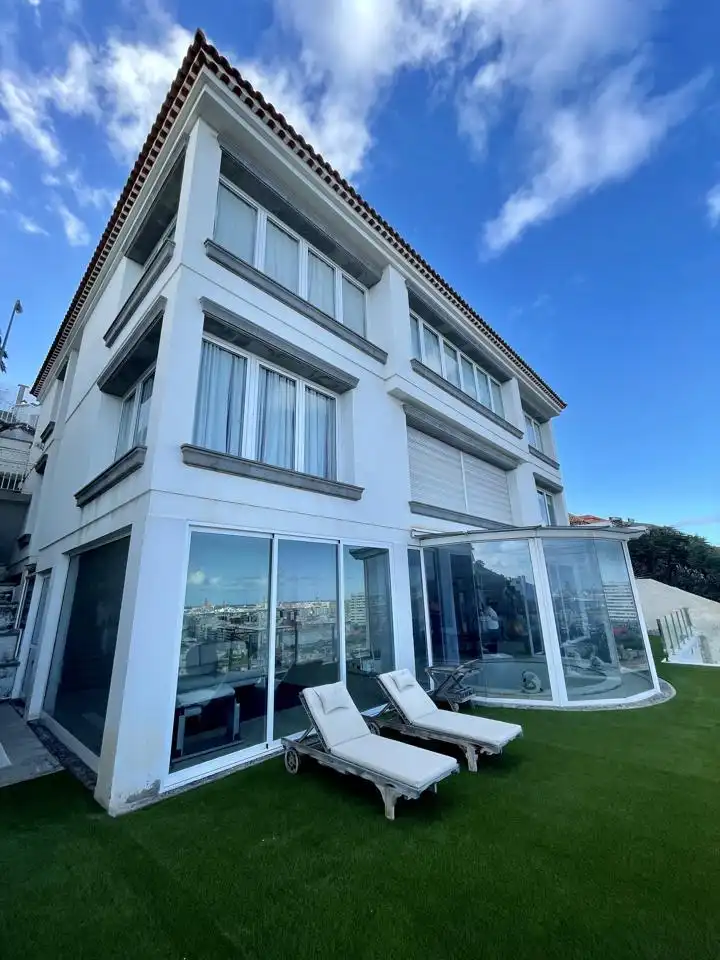 Vista exterior de Casa o xalet en venda en Las Palmas de Gran Canaria amb Jardí privat, Terrassa i Piscina