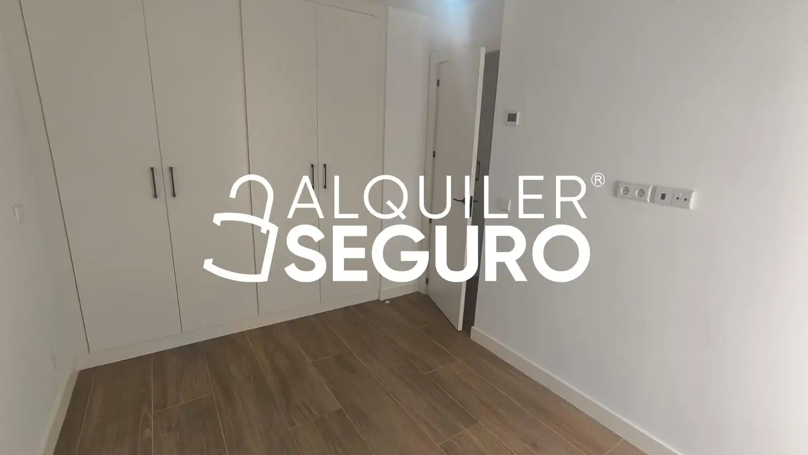 Dormitori de Àtic de lloguer en Sevilla amb Aire condicionat, Calefacció i Piscina