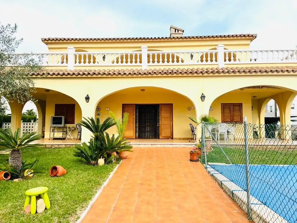 Detached house with pool for sale in Heliópolis, imagen 2