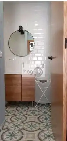 Badezimmer von Erdgeschoss zur Miete in Sevilla mit Klimaanlage und Möbliert