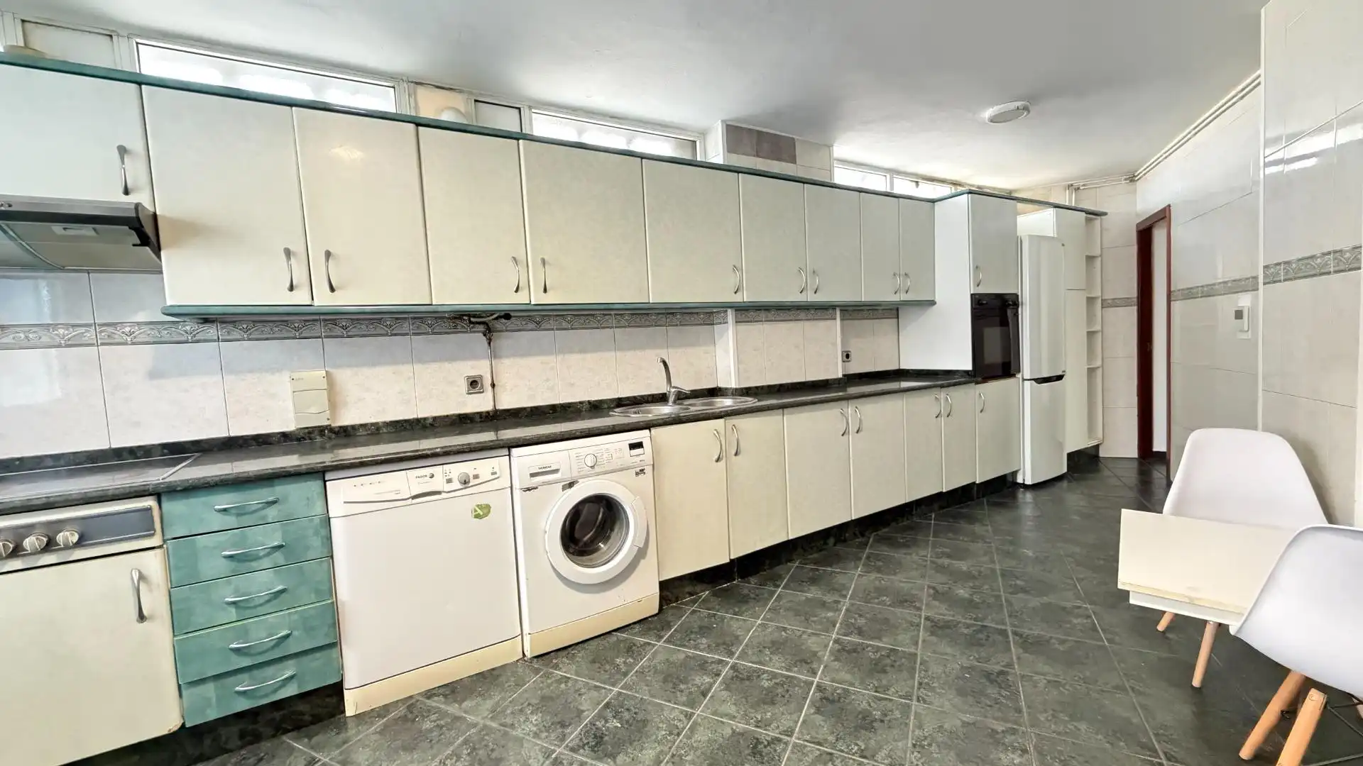 Kitchen of Flat for sale in Vigo   with Heating, Terrace and Balcony