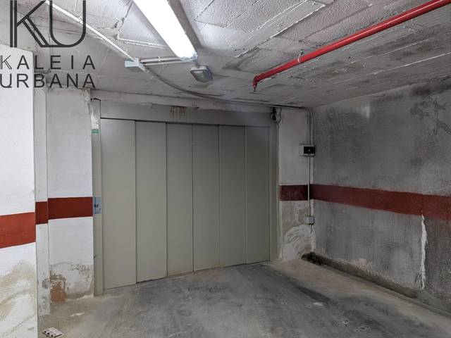 Garaje en Alquiler en Calle Carlos Arniches en Carolinas Bajas