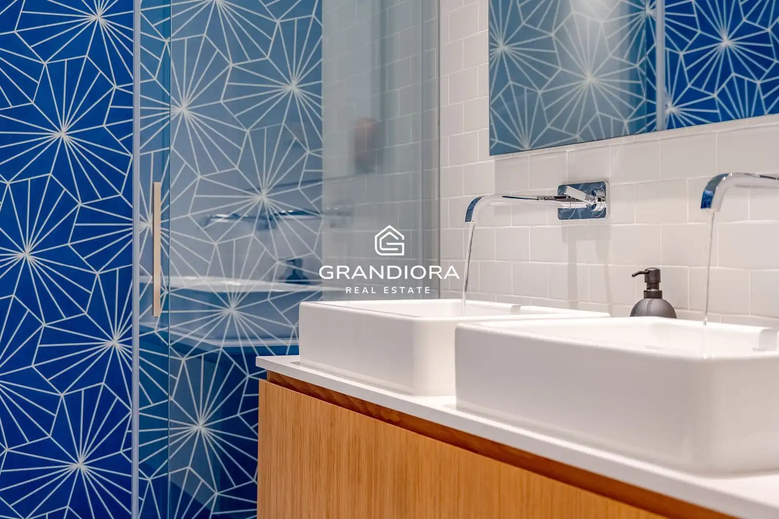 Badezimmer von Wohnung zum Verkauf in Barcelona mit Schwimmbad und Gemeinschaftspool