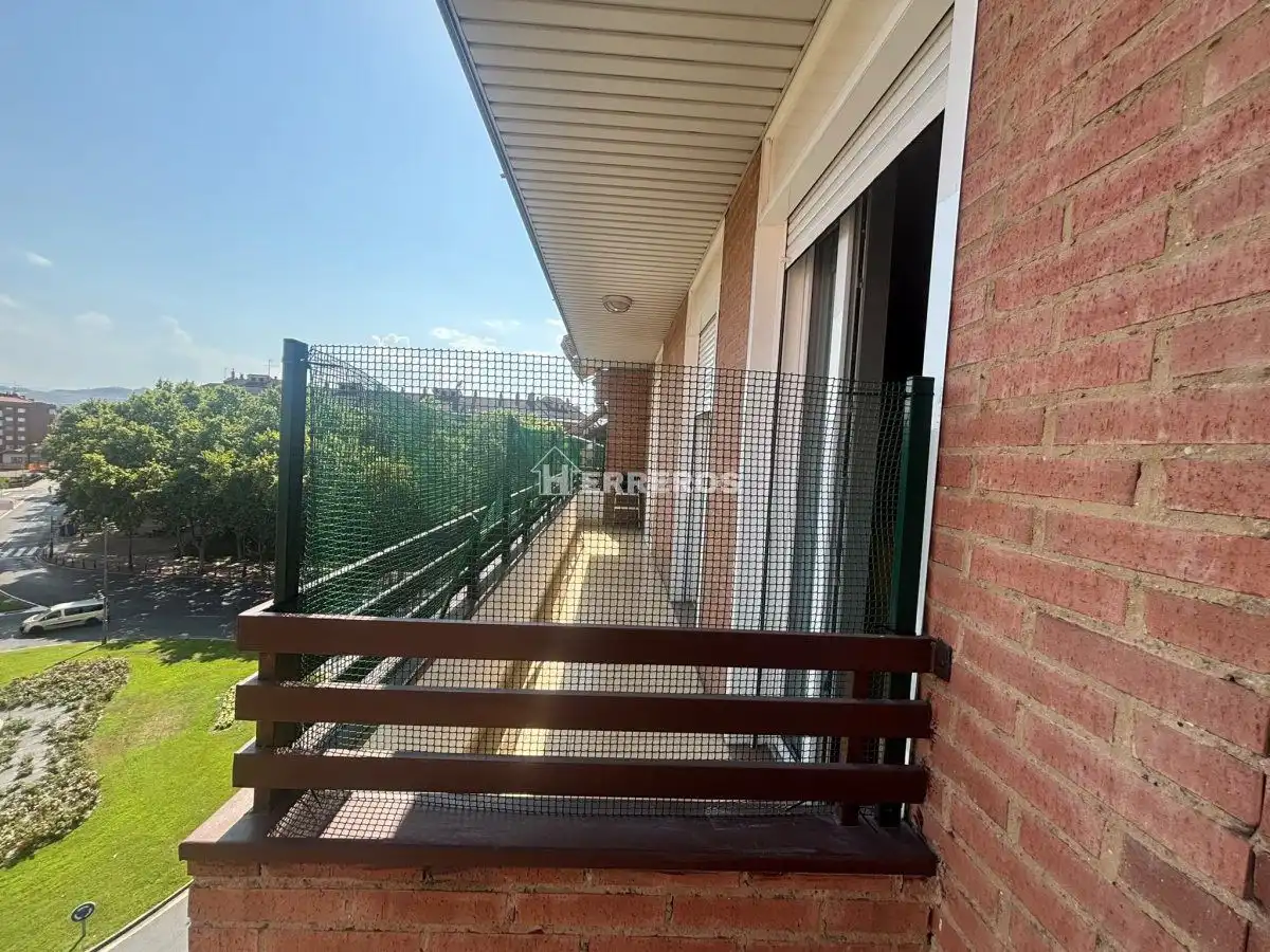 Terrassa de Pis en venda en  Logroño amb Calefacció, Parquet i Terrassa
