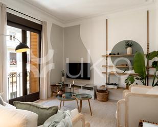 Sala d'estar de Apartament de lloguer en  Madrid Capital amb Aire condicionat, Calefacció i Moblat