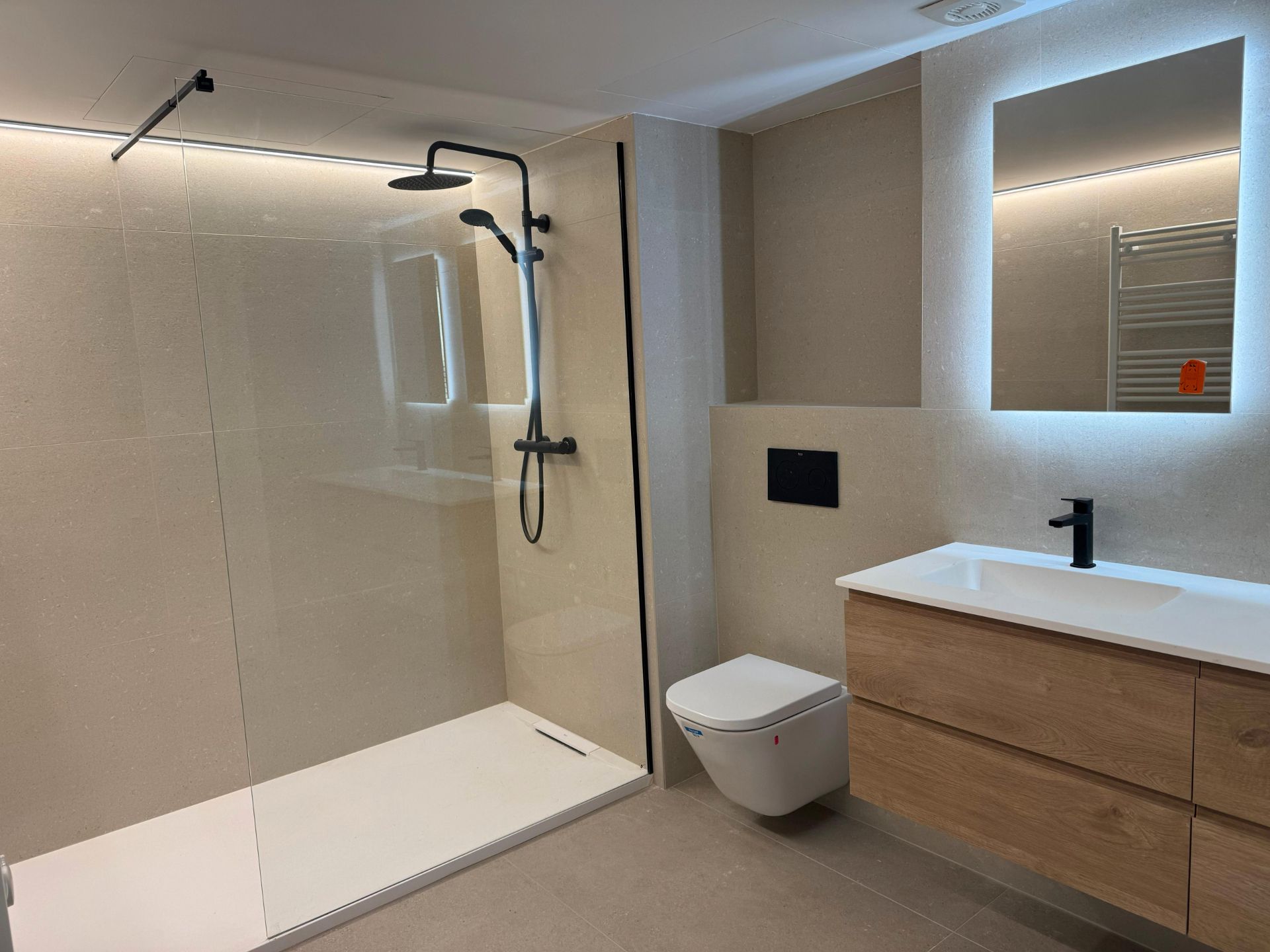 Bathroom of Flat for sale in Granollers  with Air Conditioner, Heating and Oven