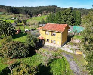 Vista exterior de Casa o xalet en venda en Castrillón amb Jardí privat