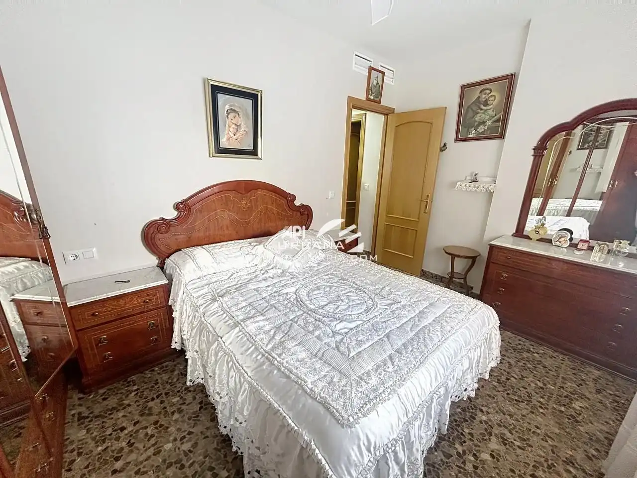 Habitación de Planta baja en venta en Lucena con Aire acondicionado y Amueblado