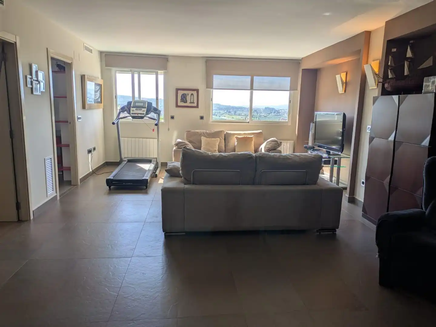 Sala d'estar de Casa o xalet en venda en Alzira amb Aire condicionat, Jardí privat i Parquet