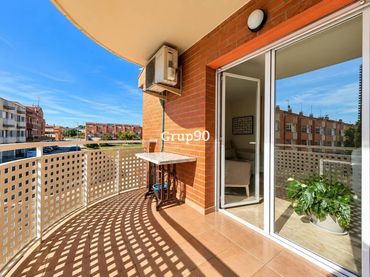 Casa amb balcó en venda a Alpicat