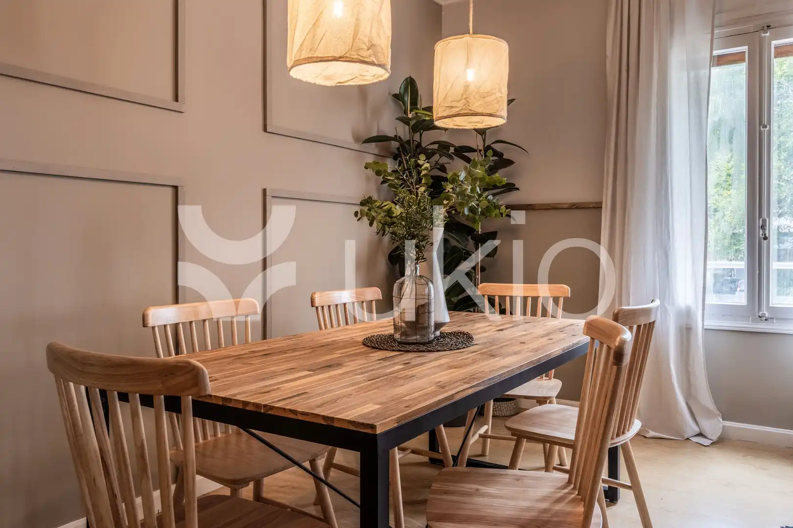Menjador de Apartament de lloguer en Madrid amb Aire condicionat, Calefacció i Moblat