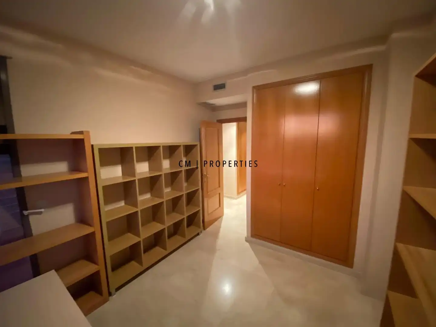 Attic for rent in Valencia  with Air Conditioner, Heating and Storage room