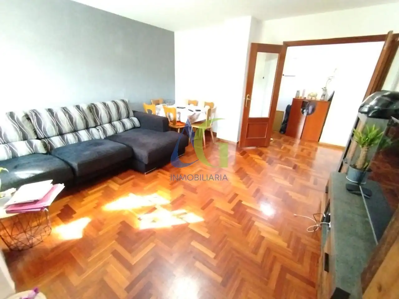 Living room of Flat for sale in León Capital   with Parquet flooring and Storage room
