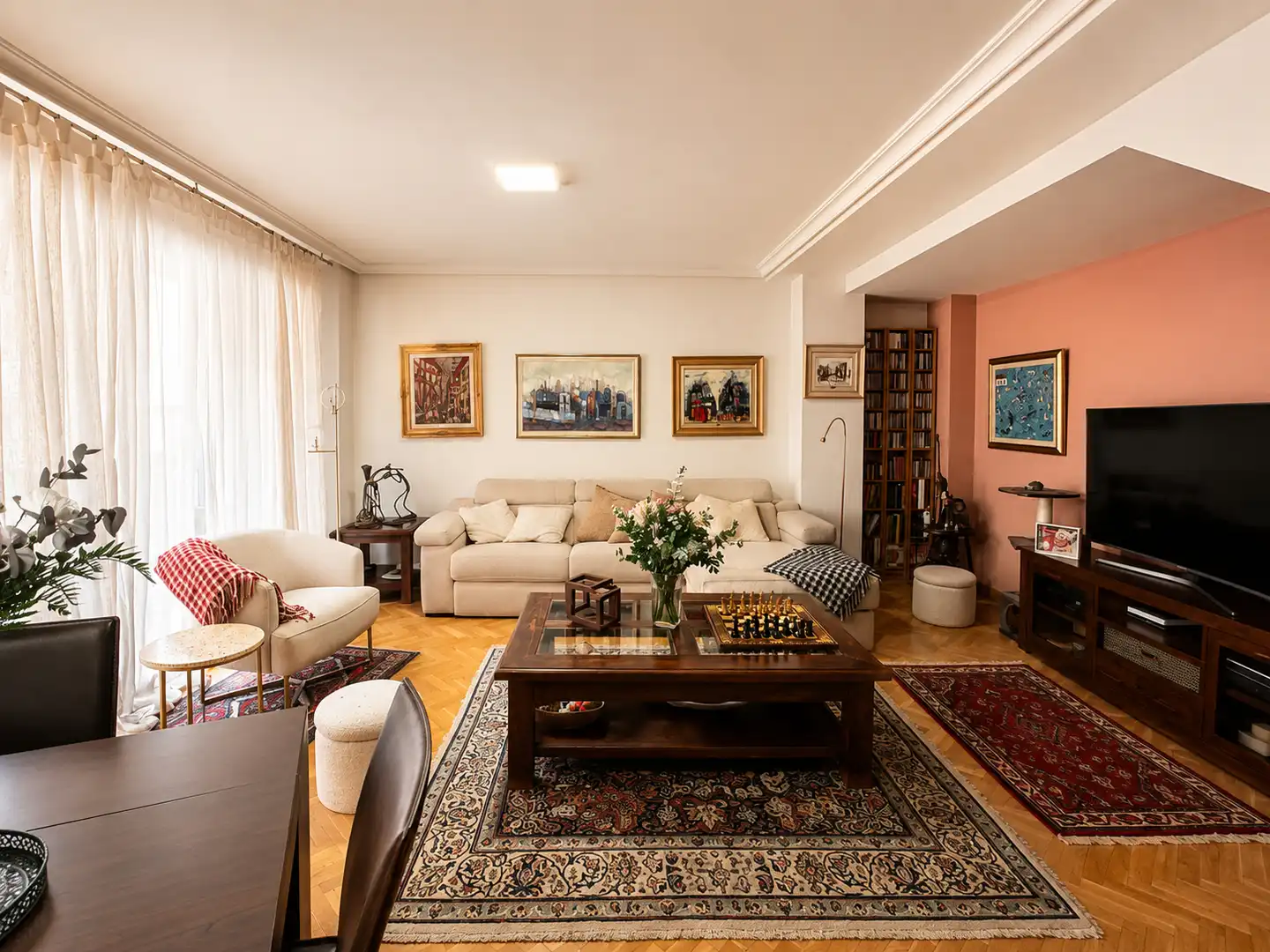 Sala de estar de Dúplex en venta en Torrelodones con Piscina comunitaria