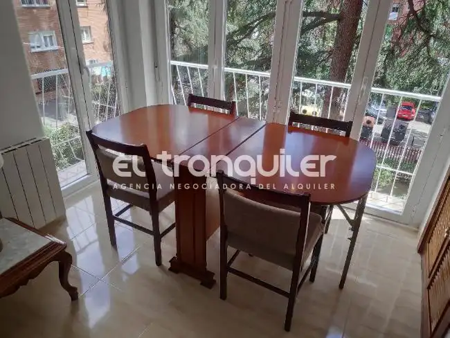 Comedor de Piso de alquiler en Madrid con Terraza, Amueblado y Lavadora