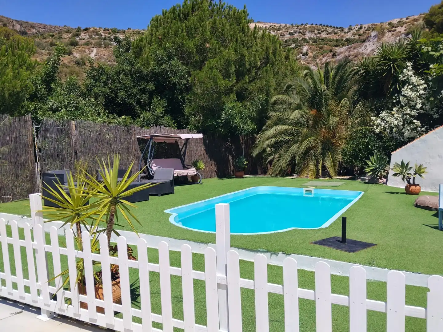 Piscina de Casa o chalet de alquiler en Vélez de Benaudalla con Aire acondicionado, Jardín privado y Terraza