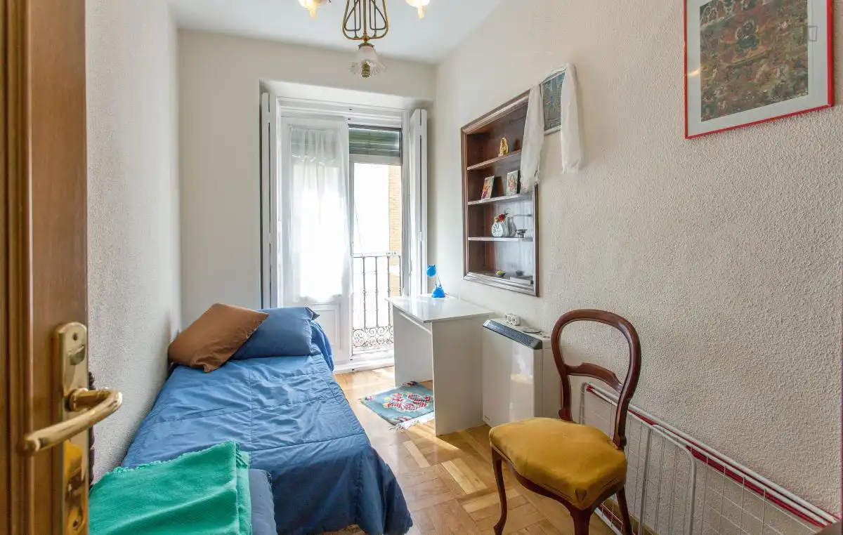 Habitación de Apartamento para compartir en Madrid con Calefacción, Amueblado y Internet