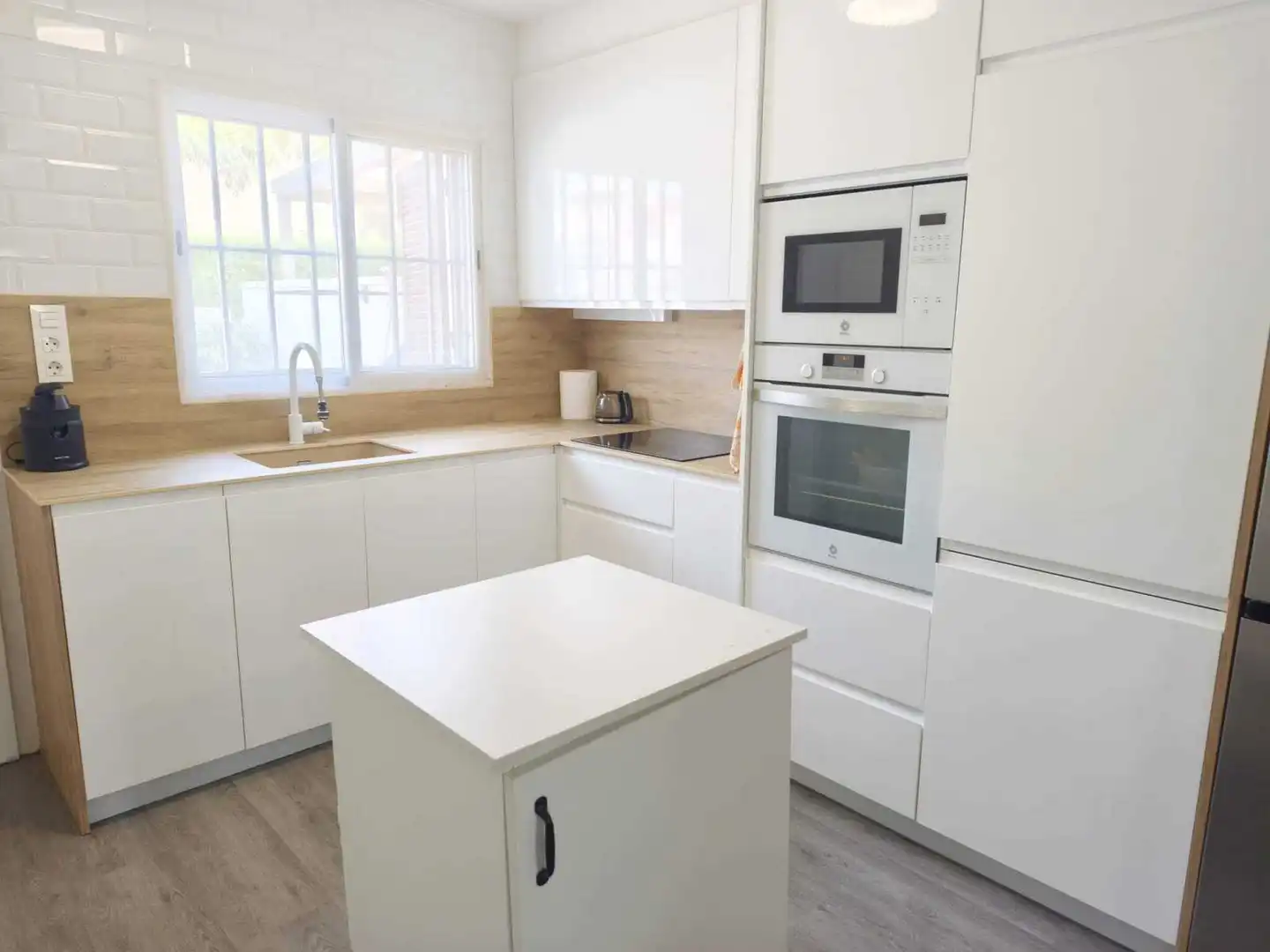 Kitchen of Detached homes for sale in Tavernes de la Valldigna  with Air Conditioner, Terrace and Swimming Pool