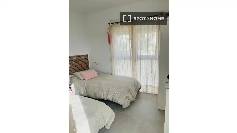 Dormitori de Apartament per a compartir en Alicante / Alacant amb Aire condicionat, Terrassa i Moblat
