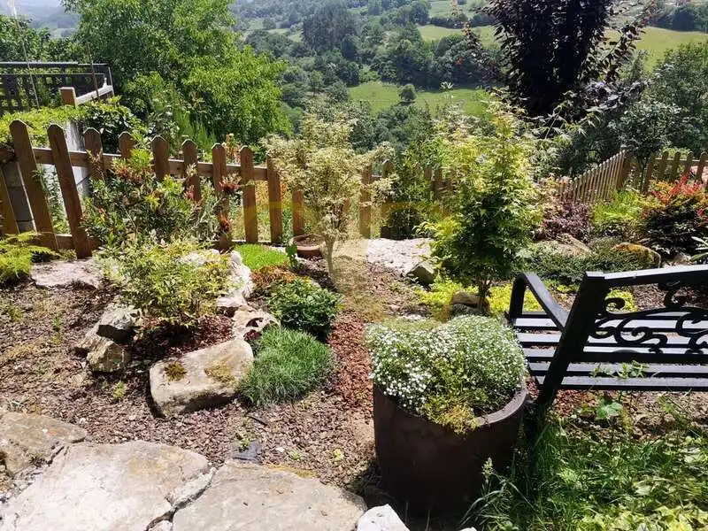 Jardí de Casa o xalet en venda en Cangas de Onís amb Calefacció, Jardí privat i Terrassa