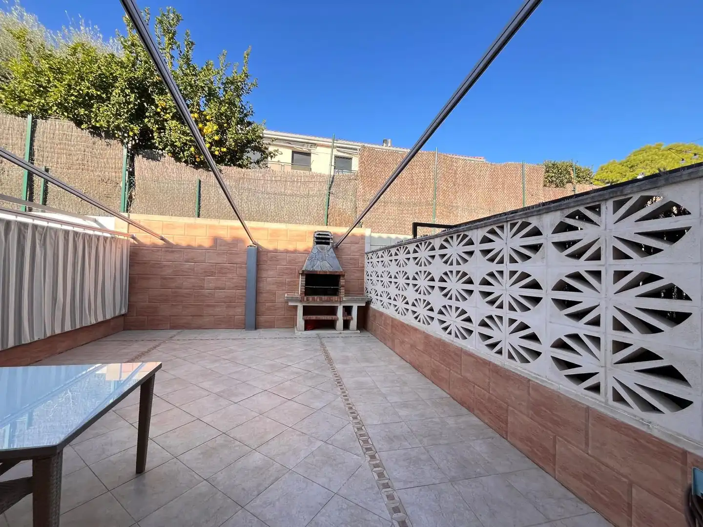 Terraza de Casa adosada en venta en Vilanova i la Geltrú con Calefacción, Jardín privado y Terraza