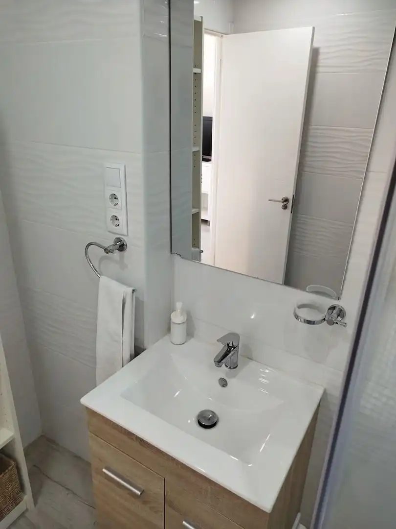 Baño de Estudio de alquiler en Torremolinos con Aire acondicionado, Amueblado y Piscina comunitaria